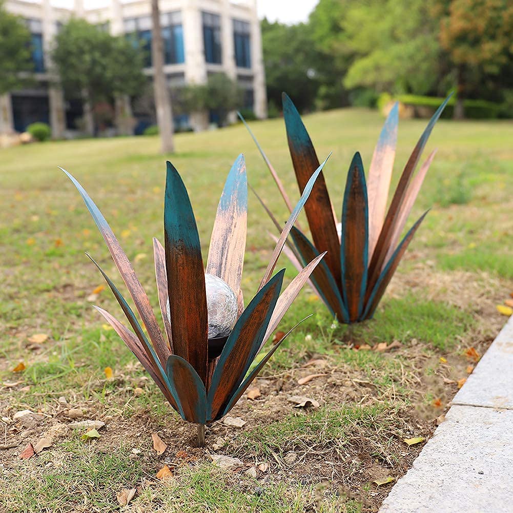 Waterproof Solar Garden Agave Lamp - Image 5