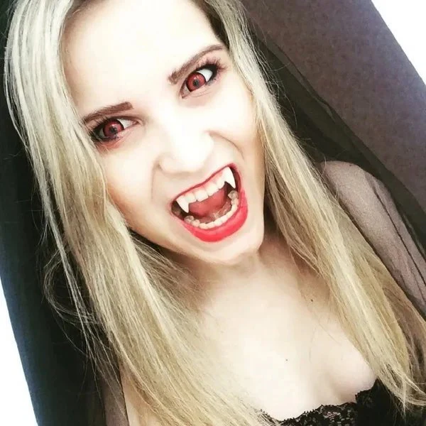 Retractable Vampire Fangs - Image 4