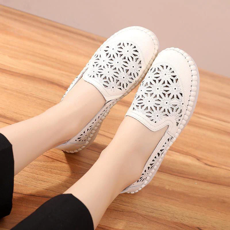Comfortable Soft Bottom Breathable Non-Slip Engraved Retro Ladies Leather Shoes - Image 13
