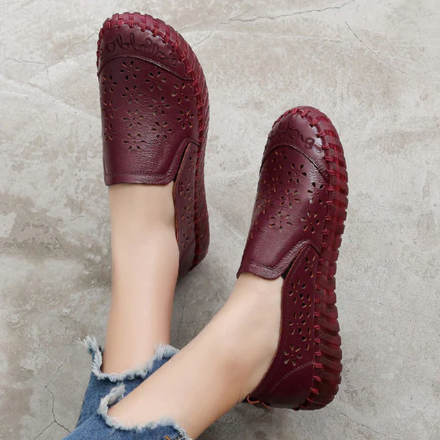 Comfortable Soft Bottom Breathable Non-Slip Engraved Retro Ladies Leather Shoes - Image 9